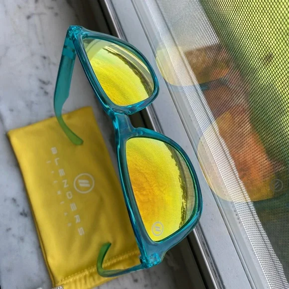 Stylish Green Sunglasses - Picture 6 of 6